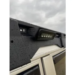 Mocowanie lampy bocznej Hella 1FB do bagażnika dachowego z lampą IOD Performance Nissan Patrol