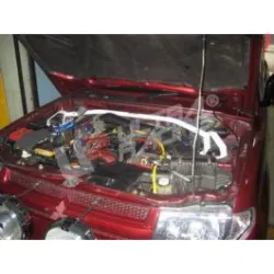 Rozpórka przednia (Front Upper Strut Bar)Ultra Racing Mitsubishi Pajero IO 98+