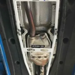 Rozpórka środkowa (Mid Lower Brace) (3865) Ultra Racing Volkswagen Tiguan (AD/BW) 1.4 TSI/2.0 TSI 2WD/4WD 16+