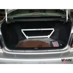 Rozpórka bagażnika (Rear Trunk Brace) Ultra Racing Nissan Cefiro 98-03 A33