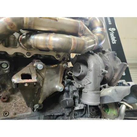 2.7 BiTurbo nisko profilowe mocowanie/łapa silnika - strona kierowcy.