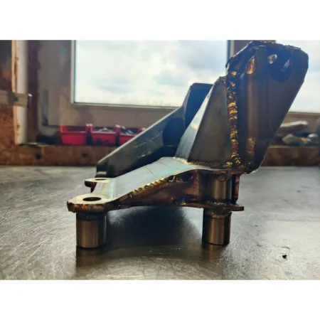 2.7 BiTurbo nisko profilowe mocowanie/łapa silnika - strona kierowcy.