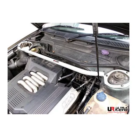 Rozpórka przednia (Front Upper Strut Bar)Ultra Racing Audi A6 C4 96-04 2.6