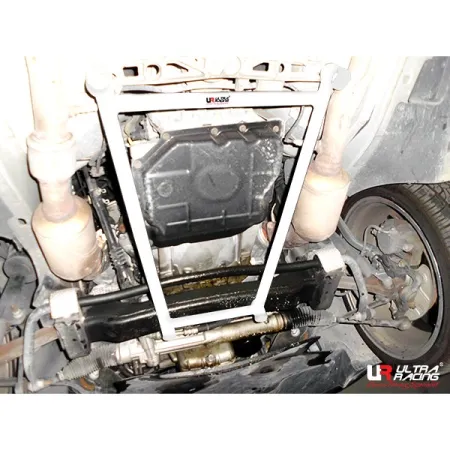 Rozpórka przednia dolna (Front Lower Brace) Ultra Racing Chrysler 300C V6 05-10