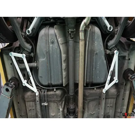 Rozpórka tylna dolna (Rear Lower Bar) (433P) Ultra Racing Toyota Caldina (T240) 2.0T GT4 4WD 02-07