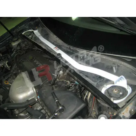 Rozpórka przednia (Front Upper Strut Bar)(746) Ultra Racing Lexus RX 330 (XU30) 3.3 V6 4WD 03-08/Toyota Harrier 2.4/3.0 04-09