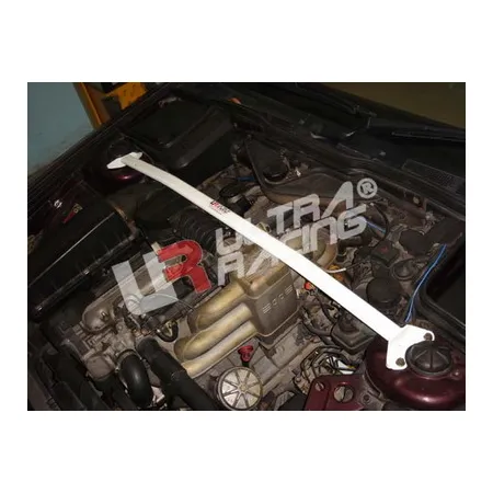 Rozpórka przednia (Front Upper Strut Bar)Ultra Racing BMW 7-Series E32