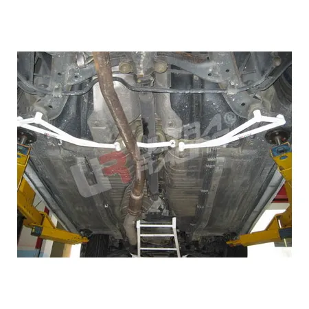 Rozpórka tylna dolna (Rear Lower Brace)s 3 Pieces Ultra Racing Nissan S14/R34 GTT