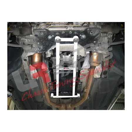 Rozpórka przednia (Front H-Brace) Ultra Racing Mercedes CLK 320 C209 02-09