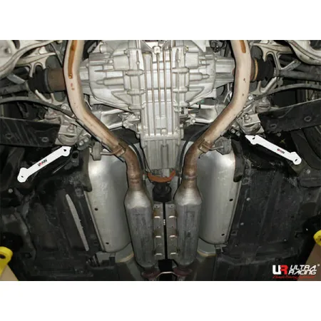 Rozpórka tylna dolna (Rear Lower Bar) (2417P) Ultra Racing Acura RL (KB-1) / Honda Legend 3.5 05-12 4WD