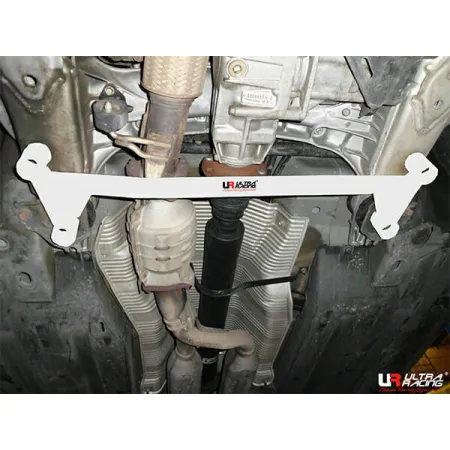 Rozpórka przednia dolna (Front Lower Brace) (2415) Ultra Racing Acura RL (KB-1) / Honda Legend 3.5 05-12 4WD