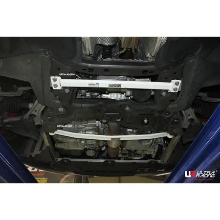 Rozpórka przednia dolna (Front Lower Bar) 2804 Ultra Racing Mercedes A250 / AMG 13+ W176