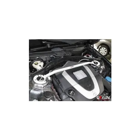 Rozpórka przednia (Front Upper Strut Bar)Ultra Racing Mercedes S350/S500 09+ W221 3.5