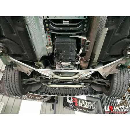 Rozpórka przednia dolna (Front Lower Brace) Ultra Racing Mercedes E350 W212 13-16