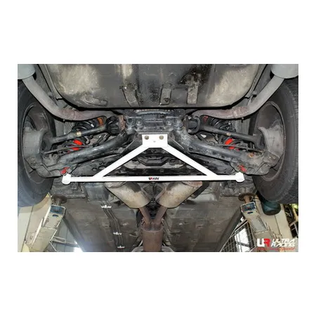 Rozpórka tylna dolna (Rear Lower Brace) Ultra Racing Jaguar XJ (X308) 4.0 98-02