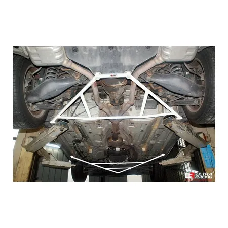 Rozpórka tylna dolna (Rear Lower Bar) Ultra Racing Mercedes SLK 200 04-11 2.0