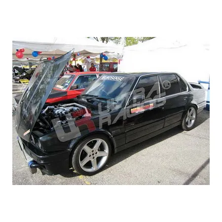 Rozpórka przednia (Front Upper Strut Bar)Solid 069 Ultra Racing BMW 3-Series E30