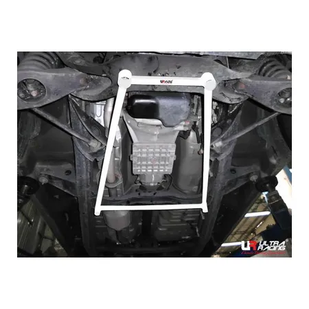 Rozpórka tylna dolna (Rear Lower Brace) Ultra Racing Mitsubishi Triton/L200 06+