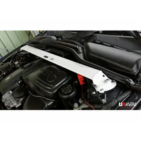 Rozpórka przednia (Front Upper Strut Bar)(3002) Ultra Racing BMW 5 E60 (535i) 3.5TT 2WD 07-10