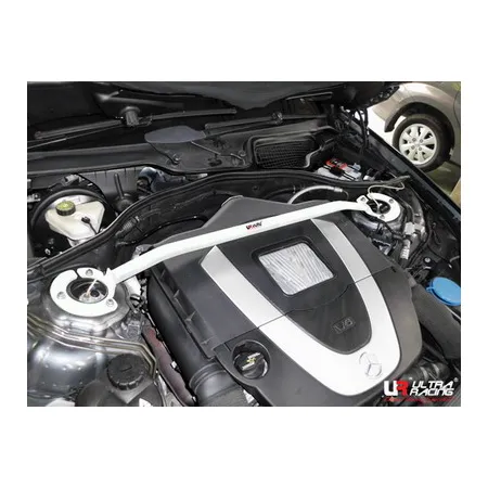 Rozpórka przednia (Front Upper Strut Bar)Ultra Racing Mercedes S350/S500 09+ W221 3.5
