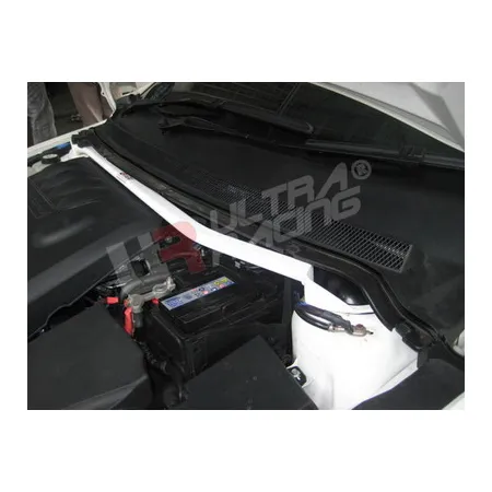 Rozpórka przednia (Front Upper Strut Bar)Ultra Racing Ford Focus MK2 2.0 TDCI