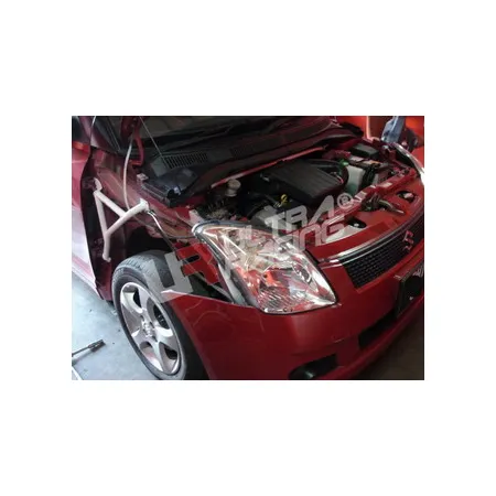 Rozpórka przedniego kielicha (Fender Brackets) Ultra Racing Suzuki Swift 05-09