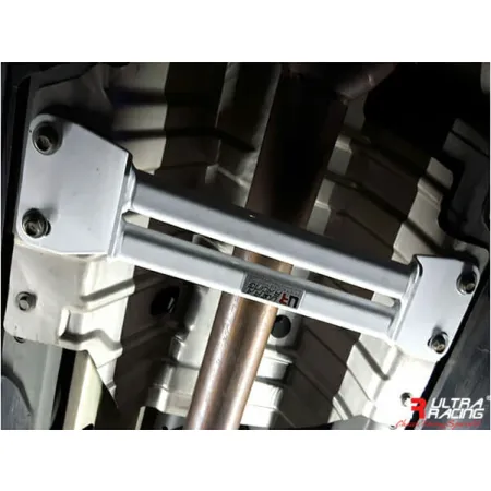 Rozpórka środkowa (Mid Lower Brace) (3817) Ultra Racing Infiniti Q50 (V37) 3.5 Hybrid 14+/Q50 S 2.0T 16+ 2WD