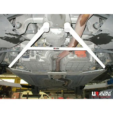 Rozpórka tylna dolna (Rear Lower Bar) (4047) Ultra Racing BMW 5 G30 (530E) 2.0T 2WD Electric Motor 17+