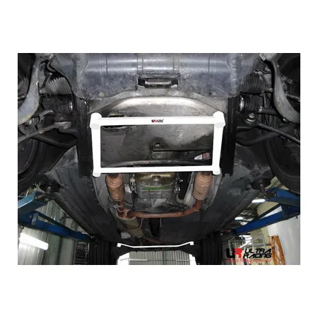 Rozpórka przednia (Front H-Brace) Ultra Racing BMW E53 X5 4.4 99-06