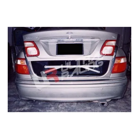 Rozpórka bagażnika (Rear Trunk Brace) Ultra Racing Nissan Almera 00-05 N16