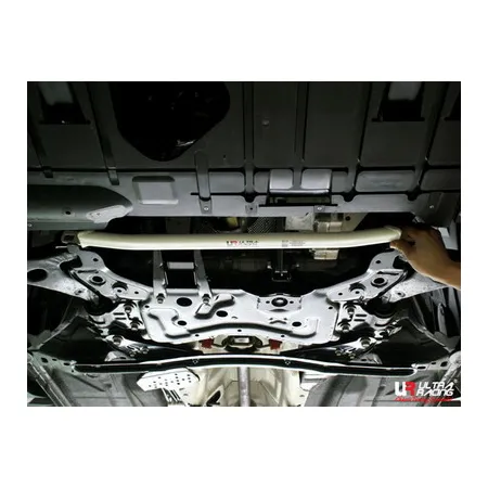 Rozpórka przednia dolna (Front Lower Tiebar) 994 Ultra Racing Mazda 3 BK/BL 04-12