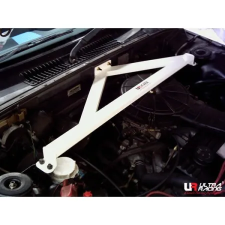 Rozpórka przednia (Front Upper Strut Bar)(62) Ultra Racing Mitsubishi Champ 1.5 Sedan MT 83-88/Proton Iswara 1.3/1.5 92-03/Saga 1.3/1.5 85-08 2WD
