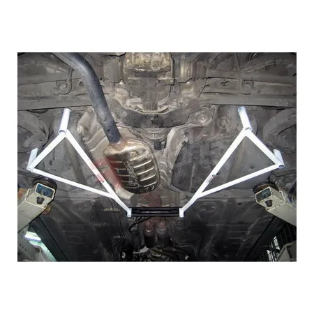 Rozpórka tylna (Rear Member Brace)s Ultra Racing for BMW 3-Series E46 99-05