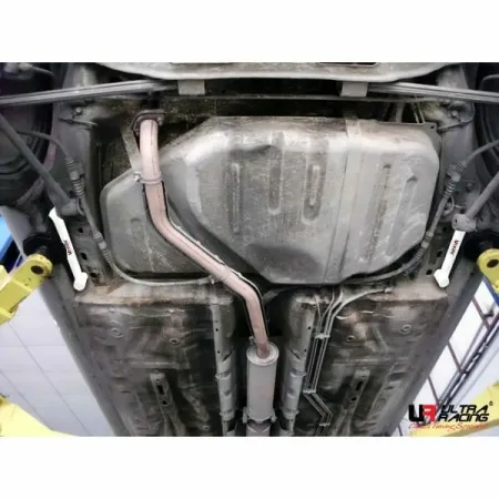 Rozpórka tylna dolna (Rear Lower Bar) (1438P) Ultra Racing Buick Excelle 1.8 2WD 03-16
