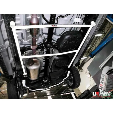 Rozpórka tylna dolna (Rear Lower Bar) (3815) Ultra Racing Toyota Innova (AN140) 2.0 2WD 15+