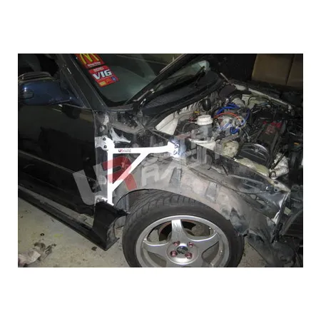 Rozpórka przedniego kielicha (Fender Brackets) Ultra Racing Daihatsu Charade G200 94-00