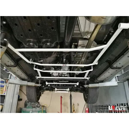 Rozpórka tylna dolna (Rear Lower Bar) (3361) Ultra Racing Toyota Hilux Revo (AN120) 2.4D/2.8D 4WD 15+