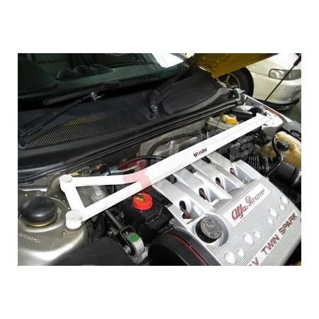 Rozpórka przednia (Front Upper Strut Bar)Ultra Racing Alfa Romeo Spider GTV 3.2