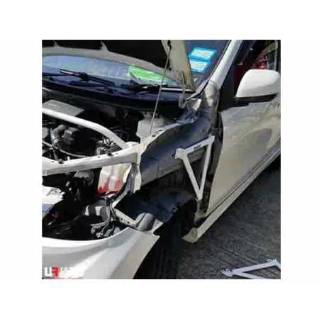 Rozpórka przedniego kielicha (Fender Brackets) (617P) Ultra Racing Toyota Avanza (F650) 1.5 2WD 11-16