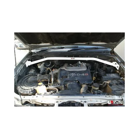 Rozpórka przednia (Front Upper Strut Bar)1322 Ultra Racing Toyota Hilux Vigo 05+