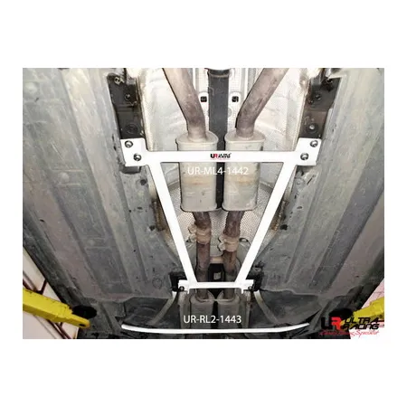 Rozpórka tylna (Rear Tiebar) Ultra Racing Audi A6 C6 04-11 4.2 4WD