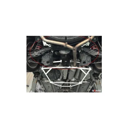 Rozpórka tylna dolna (Rear Lower Bar) (816P) Ultra Racing Toyota Mark X (X120) 2.5 V6 2WD 04-16