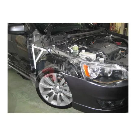 Rozpórka przedniego kielicha (Fender Brackets) Ultra Racing Mitsubishi Lancer 07+ /Sportback