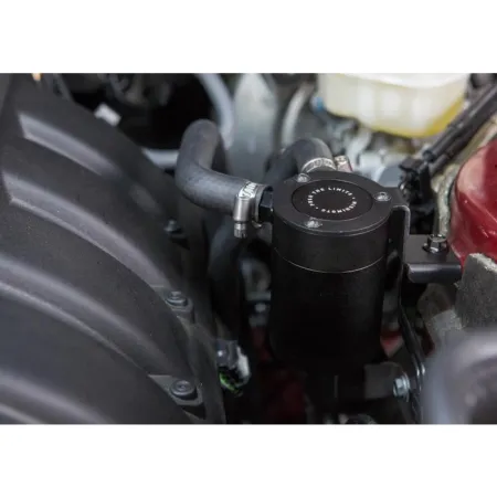 Dedykowany oil catch tank Mishimoto Ford Mustang EcoBoost 2015+