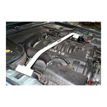 Rozpórka przednia (Front Upper Strut Bar)Ultra Racing Jaguar XJ (X308) 4.0 98-02