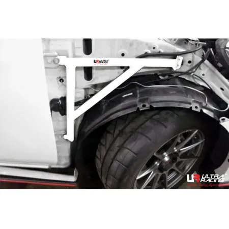 Rozpórka przedniego kielicha (Fender Brackets) (377P) Ultra Racing Nissan Almera (N17) 1.5 2WD 11+