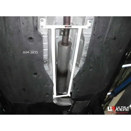 Rozpórka środkowa (Mid Lower Brace) (3835) Ultra Racing Volkswagen Passat B8 (TYP 3G) 1.8 TSI/2.0 TSI 2WD 15-22