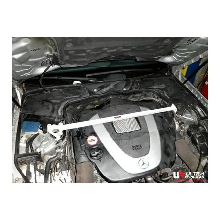 Rozpórka przednia (Front Upper Strut Bar)Ultra Racing Mercedes E-Class 03-06 W211
