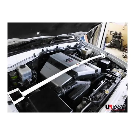 Rozpórka przednia (Front Upper Strut Bar)Ultra Racing Toyota Land Cruiser 100 98-07
