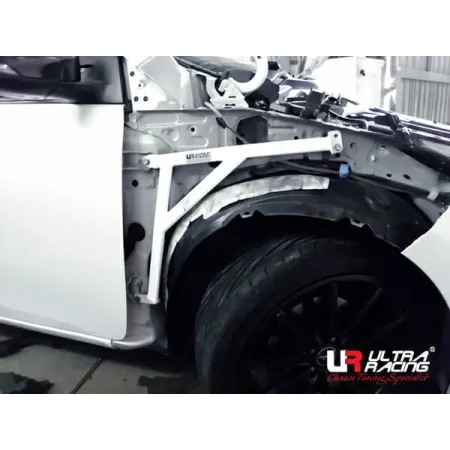 Rozpórka przedniego kielicha (Fender Brackets) (540P) Ultra Racing Toyota Corolla Altis (E170) 1.8/2.0 2WD 13-18